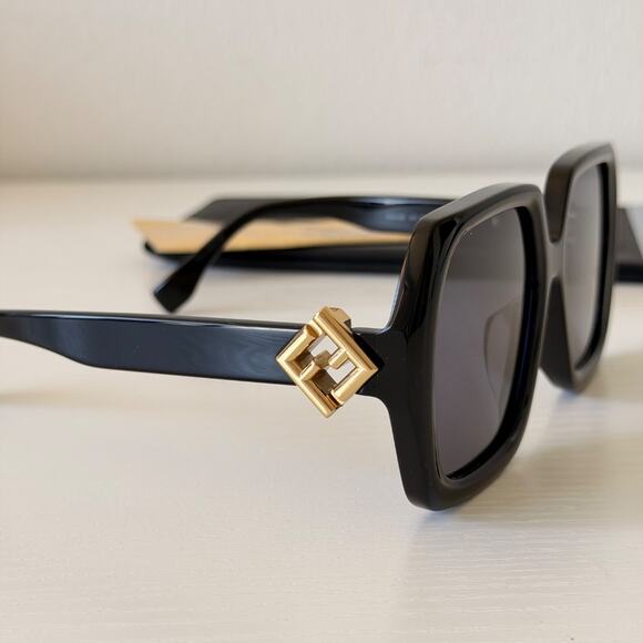 New Fendi Black Square Sunglasses, FE40139F 01V, Authentic main image 7